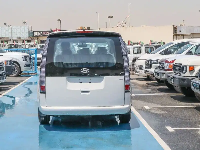 Hyundai Staria Hyundai Staria 3.5L 2025 AT White Black