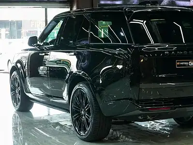 2026 Land Rover Range Rover AUTOBIOGRAPHY 8 Cylinder Black Burgundy