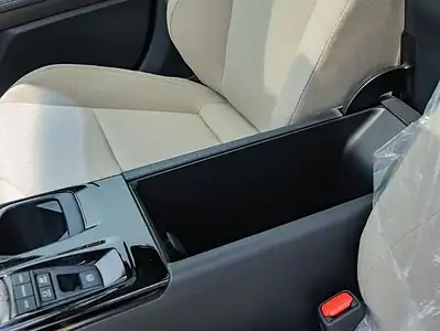 Toyota Camry 2025 Toyota Camry LE 2.5L AT Hybrid Silver Beige Sedan