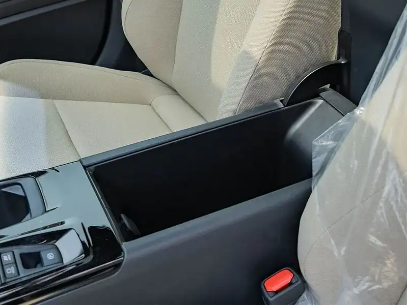 Toyota Camry 2025 Toyota Camry LE 2.5L AT Hybrid Silver Beige Sedan