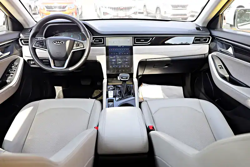 2022 JAC J7 Luxury 4 Cylinders Engine GCC Specs White Sedan