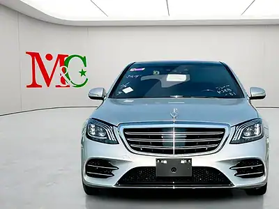 2018 Mercedes-Benz S-Class S 560 4MATIC 8 Cylinder Engine Silver Black