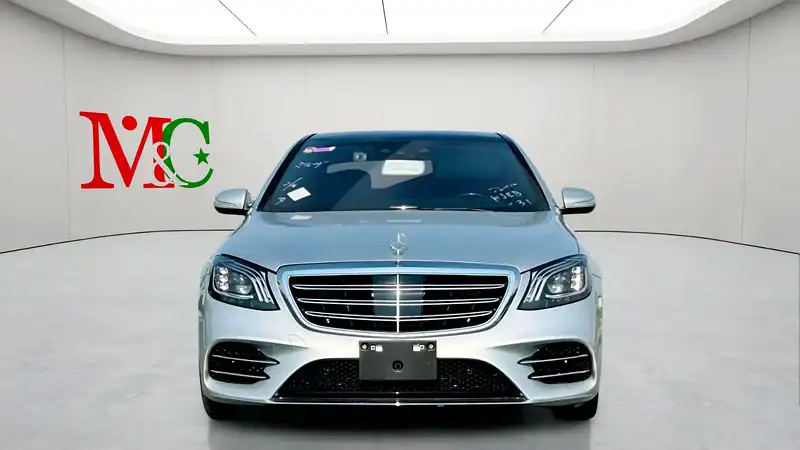 2018 Mercedes-Benz S-Class S 560 4MATIC 8 Cylinder Engine Silver Black