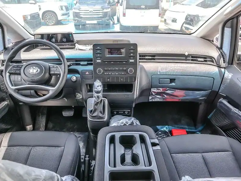 Hyundai Staria Hyundai Staria 3.5L 2025 AT White Black