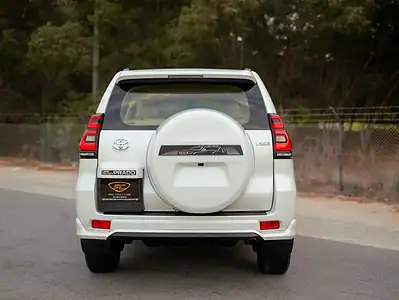 2022 Toyota Prado VXR 6 Cylinder SUV GCC Specs White Beige 4WD