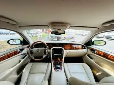 2004 Jaguar XJ 8 8 Cylinders Engine Silver Beige Sedan