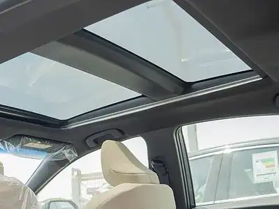 Toyota Camry 2025 Toyota Camry LE 2.5L AT Hybrid Silver Beige Sedan