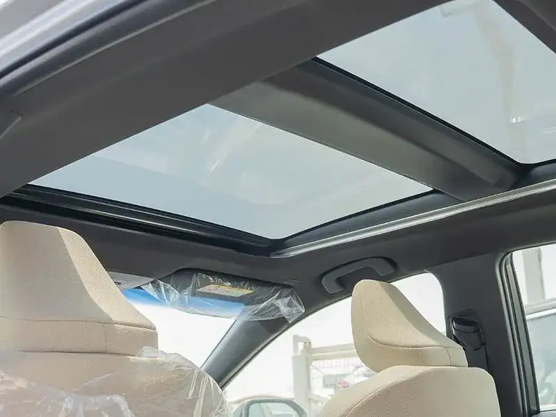 Toyota Camry 2025 Toyota Camry LE 2.5L AT Hybrid Silver Beige Sedan