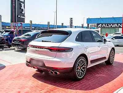 2020 Porsche Macan Standard 4 Cylinders Engine GCC Specs White Red