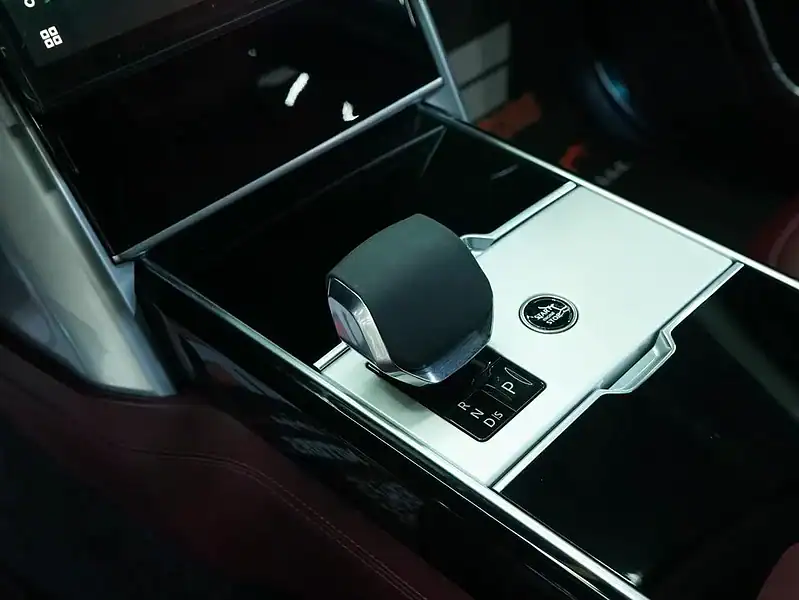 2026 Land Rover Range Rover AUTOBIOGRAPHY 8 Cylinder Black Burgundy