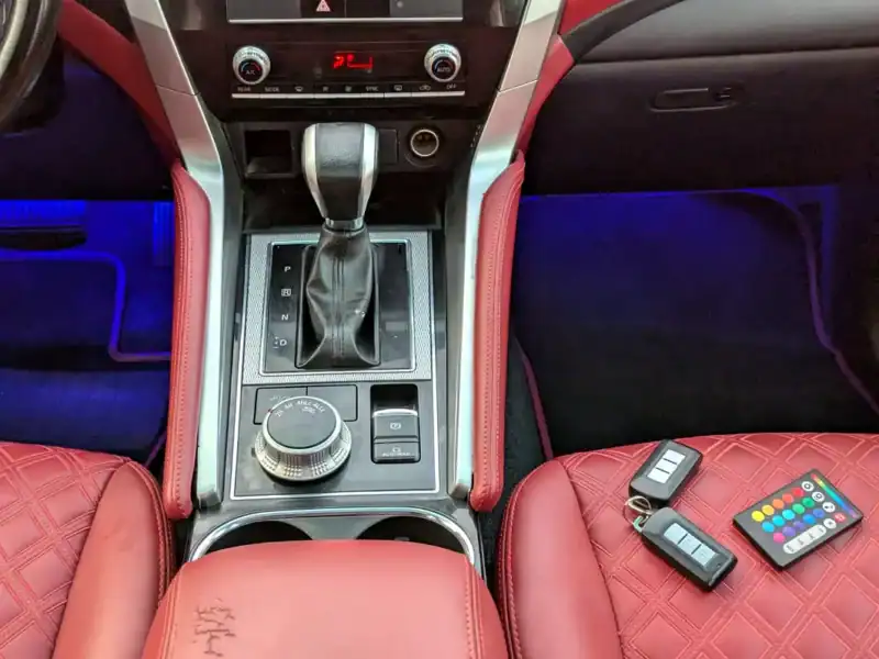 2021 Mitsubishi Montero Sport Signature Edition 6 Cylinders Engine Silver Red