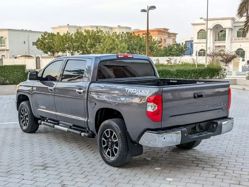 2015 Toyota Tundra Crewmax Limited 8 Cylinders Engine Grey Brown