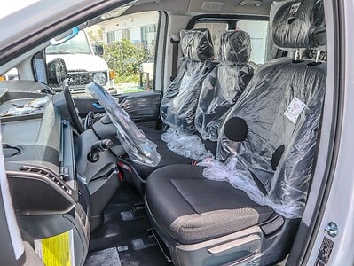 Hyundai Staria Hyundai Staria 3.5L 2025 AT White Black