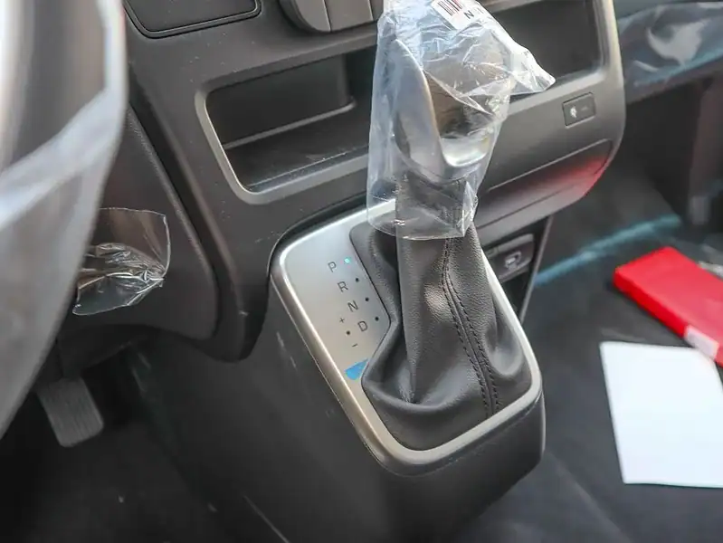 Hyundai Staria Hyundai Staria 3.5L 2025 AT White Black