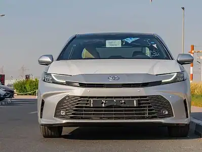 Toyota Camry 2025 Toyota Camry LE 2.5L AT Hybrid Silver Beige Sedan