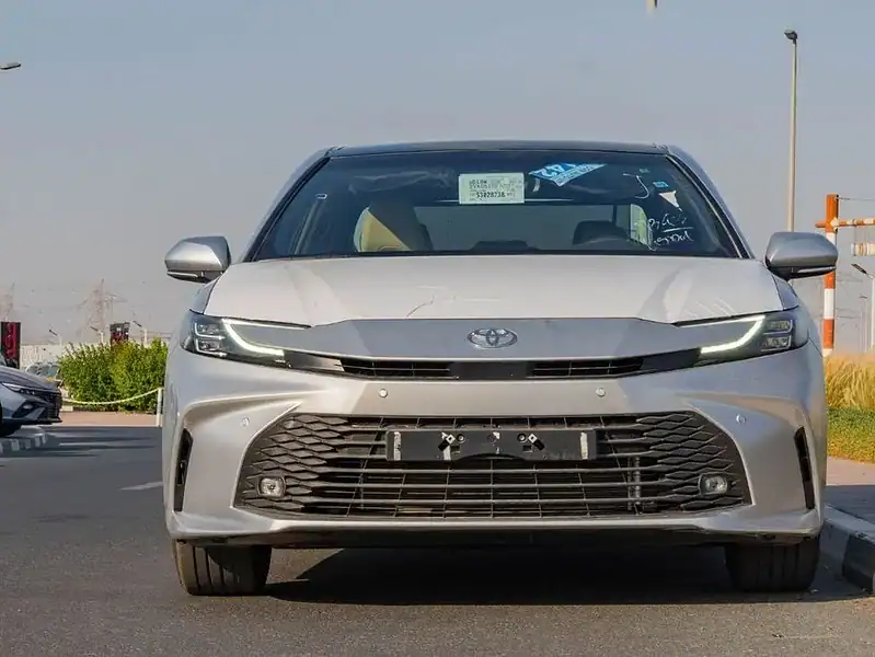 Toyota Camry 2025 Toyota Camry LE 2.5L AT Hybrid Silver Beige Sedan