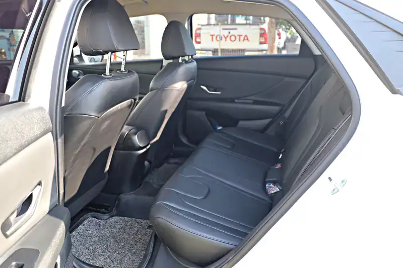 2021 Hyundai Avante Smart 4 Cylinder Engine White Black Sedan