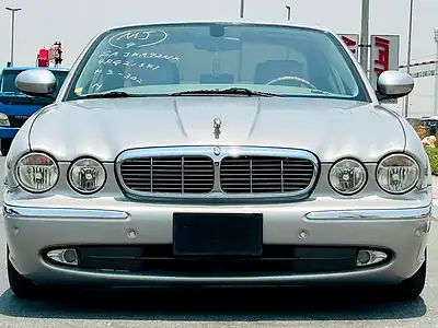 2004 Jaguar XJ 8 8 Cylinders Engine Silver Beige Sedan
