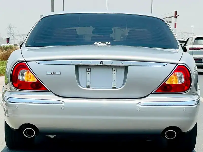 2004 Jaguar XJ 8 8 Cylinders Engine Silver Beige Sedan