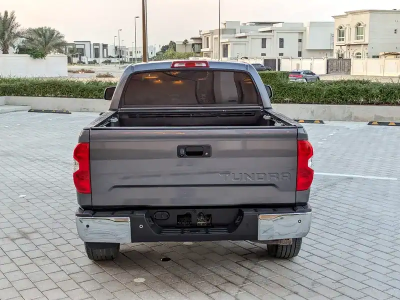 2015 Toyota Tundra Crewmax Limited 8 Cylinders Engine Grey Brown