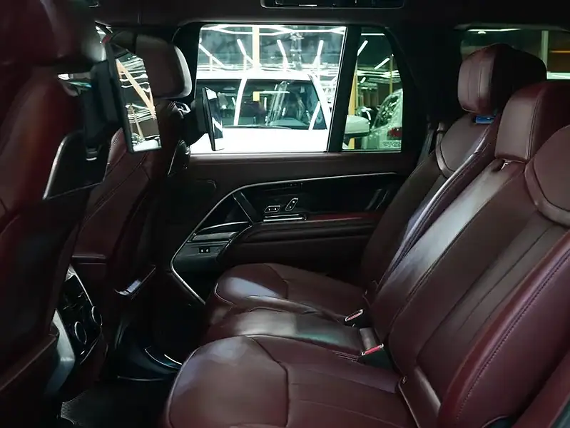 2026 Land Rover Range Rover AUTOBIOGRAPHY 8 Cylinder Black Burgundy