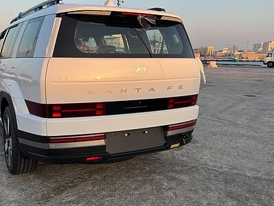 Hyundai Santa Fe 2025 Hyundai Santa Fe 2.5L AT Petrol 4x2 White Tan