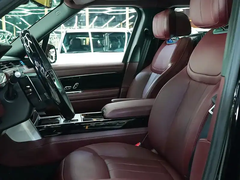 2026 Land Rover Range Rover AUTOBIOGRAPHY 8 Cylinder Black Burgundy