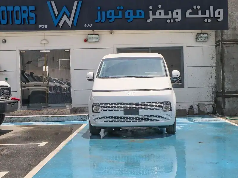 Hyundai Staria Hyundai Staria 3.5L 2025 AT White Black