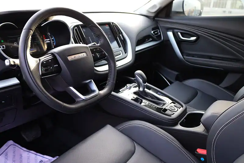 2023 Jetour X70 Comfort 4 Cylinder Engine GCC Specs White Black