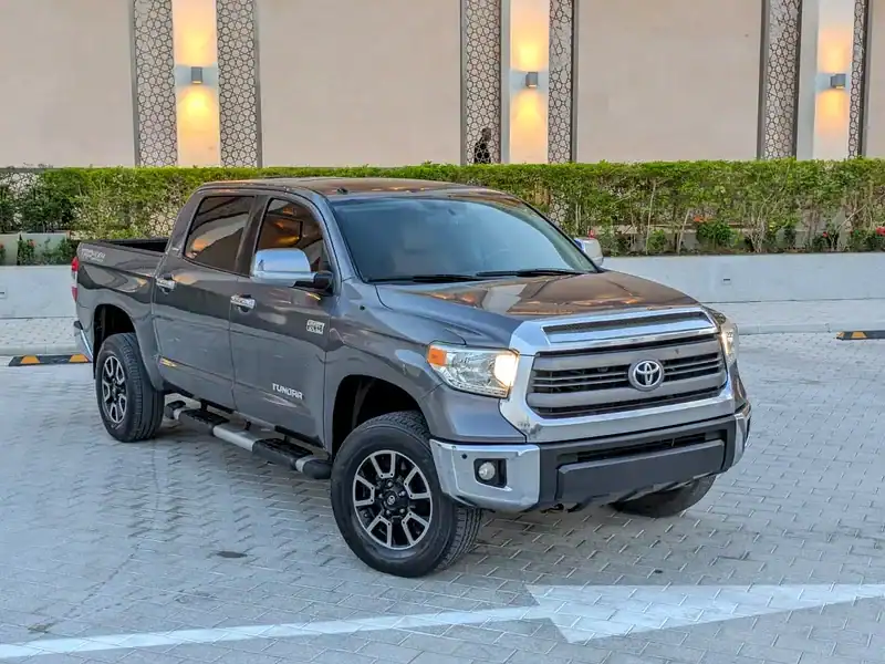 2015 Toyota Tundra Crewmax Limited 8 Cylinders Engine Grey Brown