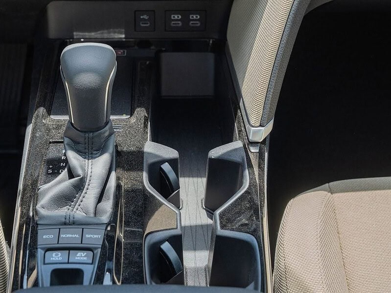 Toyota Camry 2025 Toyota Camry LE 2.5L AT Hybrid Silver Beige Sedan