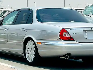 2004 Jaguar XJ 8 8 Cylinders Engine Silver Beige Sedan