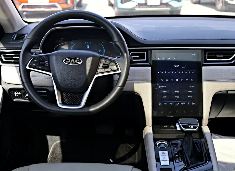 2022 JAC J7 Luxury 4 Cylinders Engine GCC Specs White Sedan