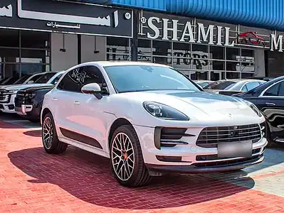 2020 Porsche Macan Standard 4 Cylinders Engine GCC Specs White Red
