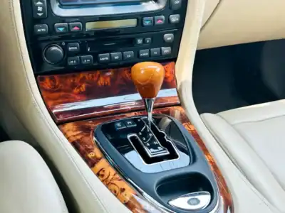 2004 Jaguar XJ 8 8 Cylinders Engine Silver Beige Sedan