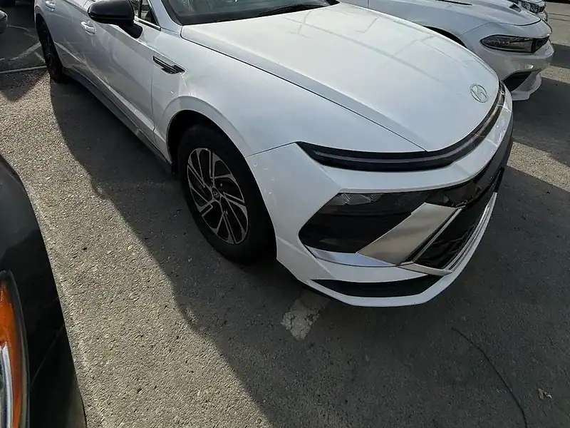 2024 Hyundai Sonata GL 2.5L GCC Specs White Red Sedan FWD