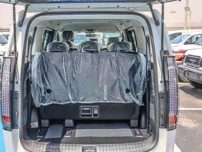 Hyundai Staria Hyundai Staria 3.5L 2025 AT White Black