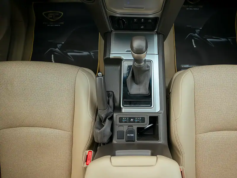 2022 Toyota Prado VXR 6 Cylinder SUV GCC Specs White Beige 4WD