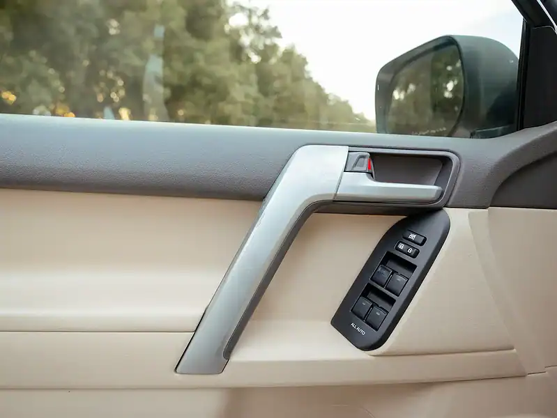 2022 Toyota Prado VXR 6 Cylinder SUV GCC Specs White Beige 4WD