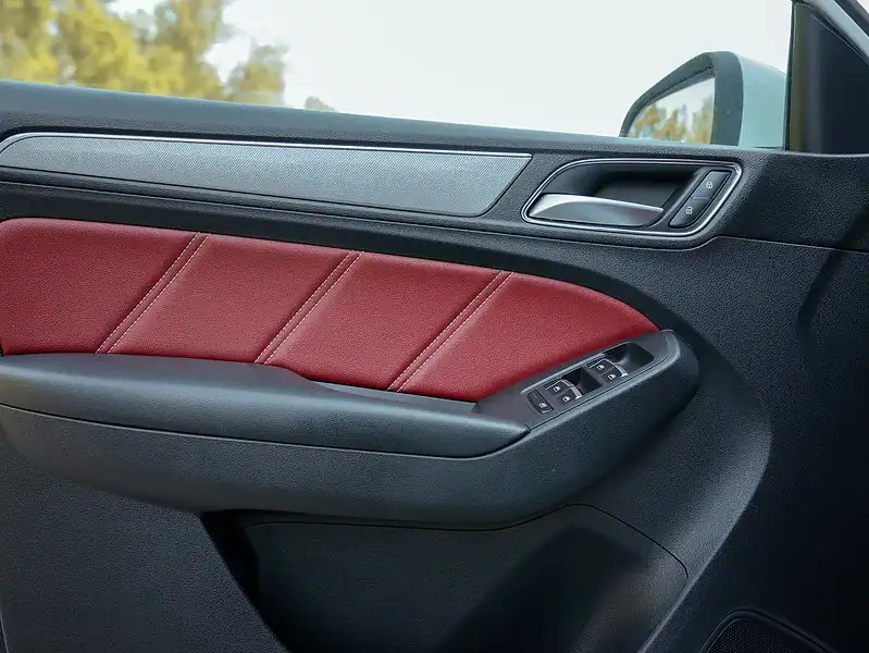 2023 MG RX5 Luxury 4 Cylinder Engine GCC Specs White Red AWD