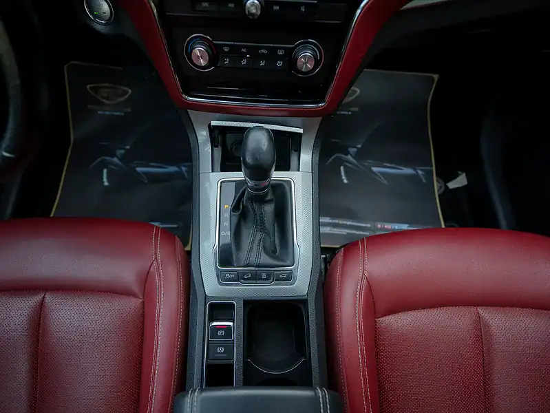 2023 MG RX5 Luxury 4 Cylinder Engine GCC Specs White Red AWD