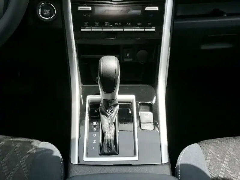 2025 Mitsubishi Xpander Cross 1.5L AT FWD Petrol Black Black GCC Specs