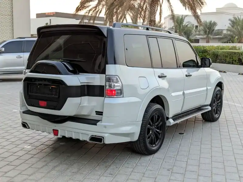 2020 Mitsubishi Pajero Signature Edition GCC IN EXCELLENT CONDITION White Black