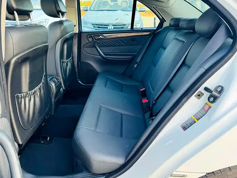 2006 Mercedes-Benz C-Class C230 V6 CLEAN CAR and Neat White Black