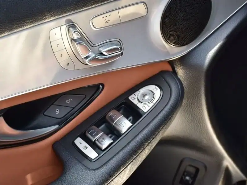 2021 Mercedes-Benz GLC 300 2.0L 4 Cylinder Petrol Automatic Black Tan