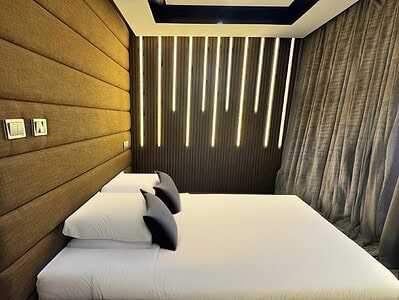 Castle Yacht Charter 70 FT