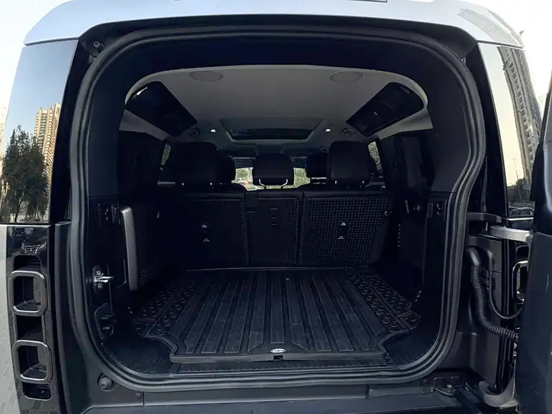 2022 Land Rover Defender P400 110 First Edition 3.0L Grey Black