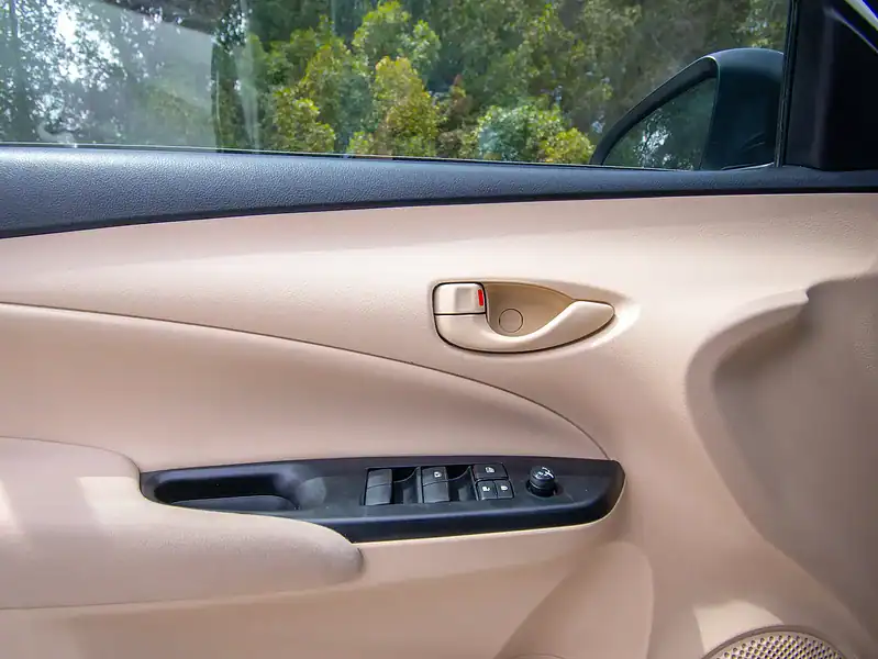 2022 Toyota Yaris E 4 Cylinders Engine White Beige GCC Specs FWD