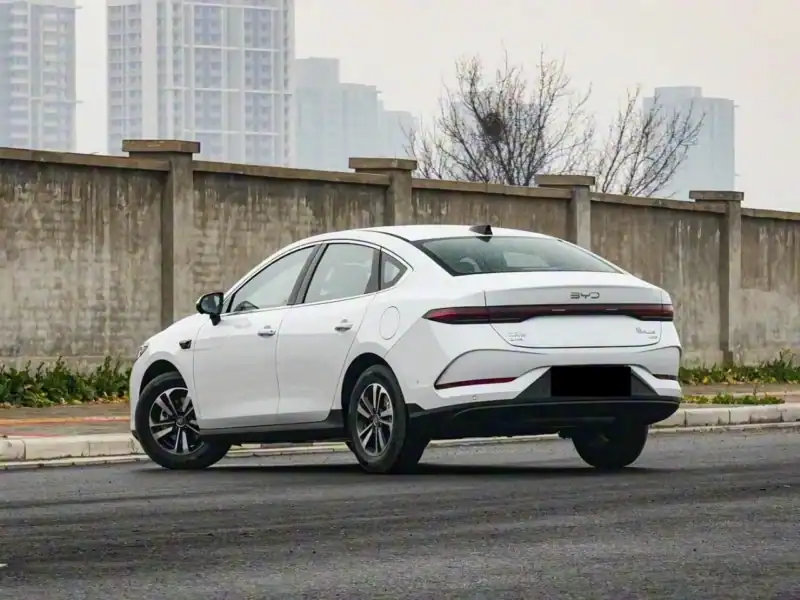 2025 BYD QIN PLUS DM-I BEYOND SMART DRIVING EDITION Hybrid White Beige