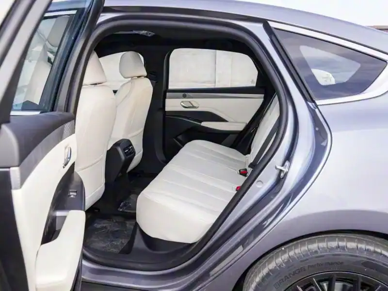 2025 BYD QIN PLUS DM-I BEYOND SMART DRIVING EDITION Hybrid White Beige